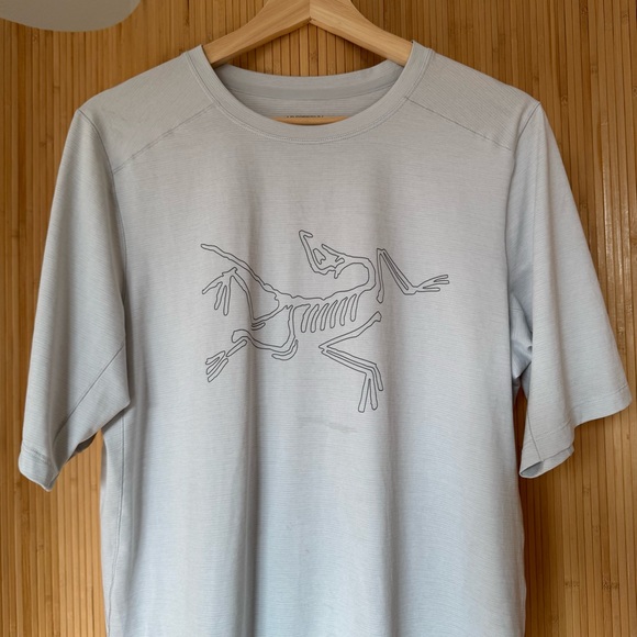 Arc'teryx Cormac Short Sleeve Logo Shirt in Atmos Heather - Picture 2 of 8